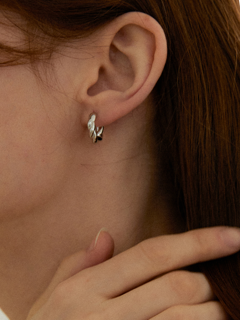 uncommon twist earring (2color)