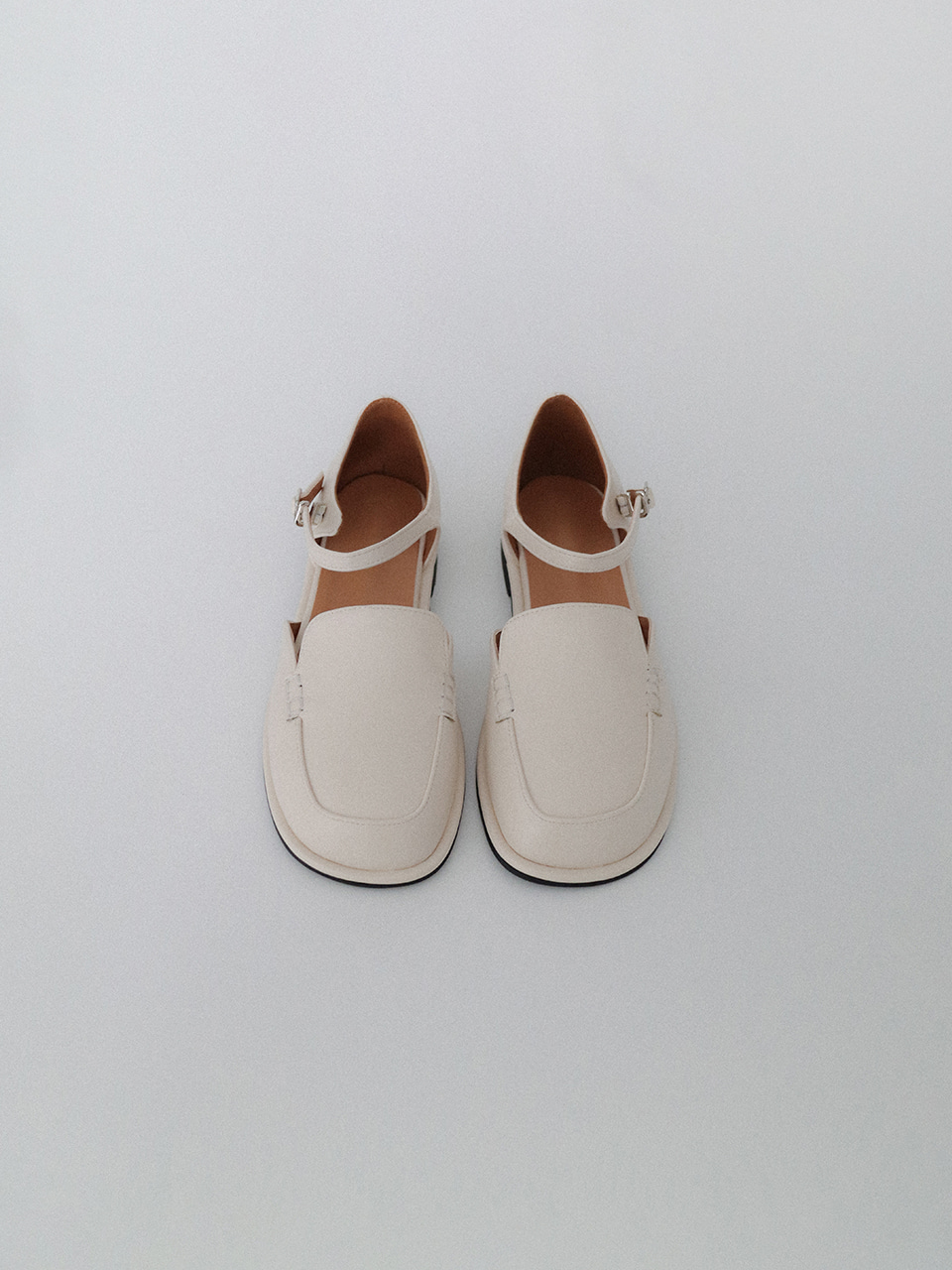 buckle classic shoes_Ivory