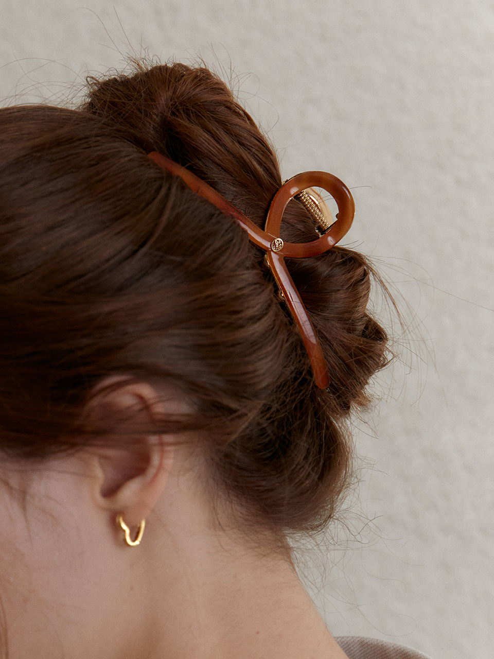 Twist metal point hair clip (brown syrup)