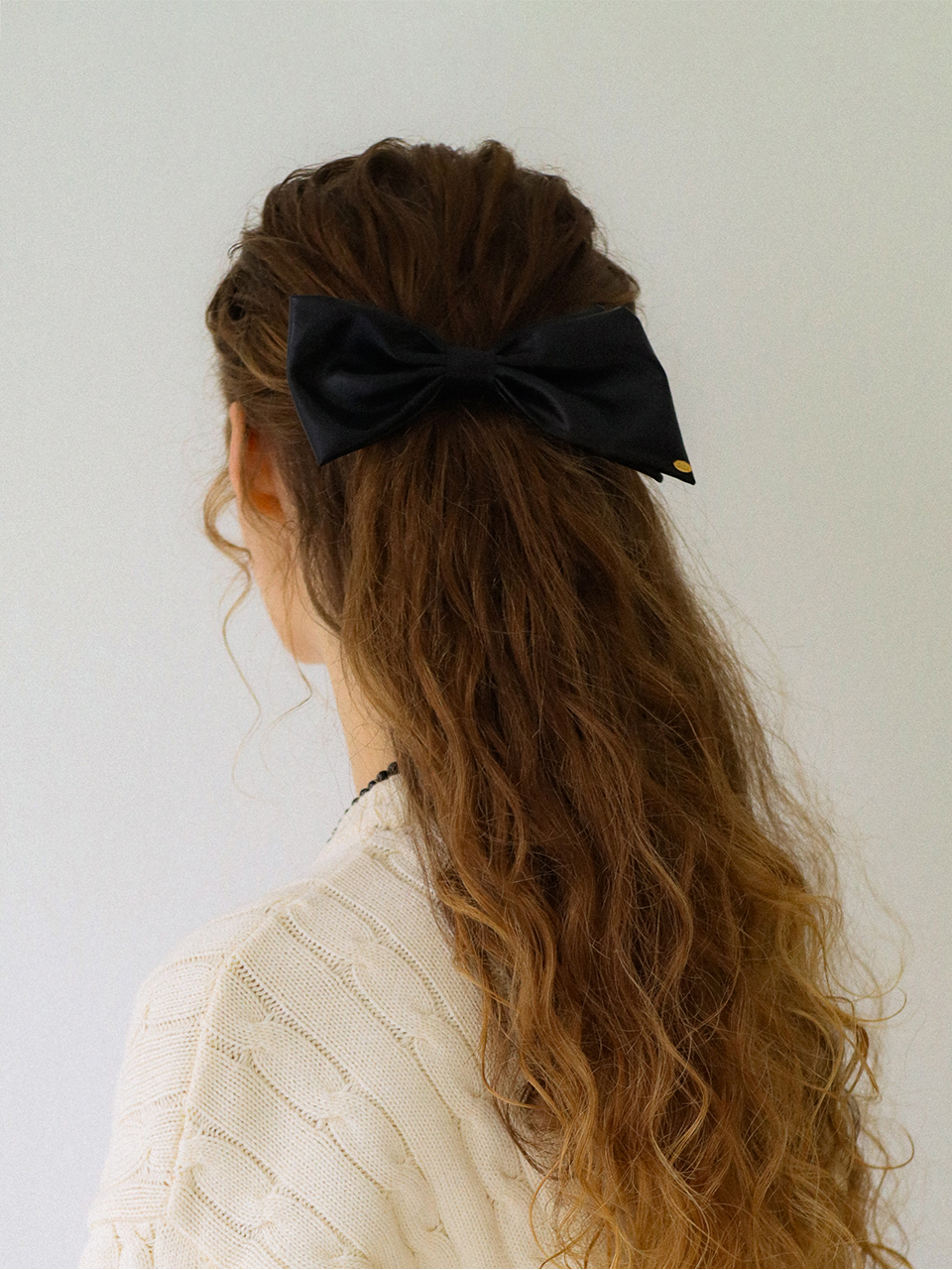 Faux leather chic ribbon pin